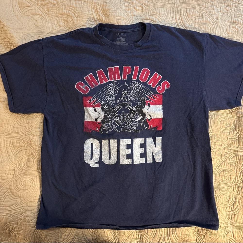 Queen Graphic Tee with Red and White Accents‎